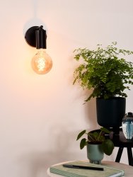 Leanne 15cm Svart vegglampe Fra Lucide - Kombiner det minimalistiske designet til denne vegglampen, laget av metall av høy kvalitet, med en røykfarget glødetrådslyskilde for det beste resultatet.