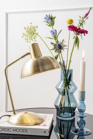 Hood 38cm Antikk messing skrivebordslampe Fra Leitmotiv - Lampen passer perfekt på skrivebordet eller nattbordet og blir både et praktisk lyspunkt og en stilig interiørdetalj.