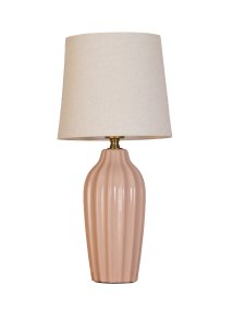 Lyon 40cm Rosa bordlampe Fra PR Home - Med sitt stilige og innbydende design passer Lyon like godt på et sidebord, nattbord eller i et vindu, hvor den blir et dekorativt og stemningsfullt element i både klassiske og moderne hjem.
