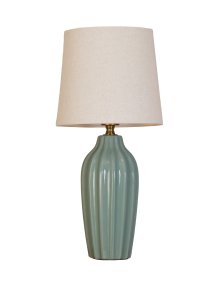 Lyon 40cm Turkis bordlampe Fra PR Home - Med sitt stilige og innbydende design passer Lyon like godt p&aring; et sidebord, nattbord eller i et vindu, hvor den blir et dekorativt og stemningsfullt element i b&aring;de klassiske og moderne hjem.