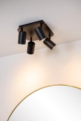 Lennert 22cm Svart baderomslampe Fra Lucide - Koble lampen til en kompatibel dimmer og juster lysstyrken for å skape den rette atmosfæren, enten det er tidlig morgen eller sent på kvelden.