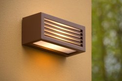 Dimo Brun utendørslampe Fra Lucide - Dimo er også&aring; enkel å koble til en dimmer.