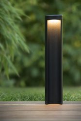 Combo 45cm Svart pullerter Fra Lucide - LED-lampene har en levetid på minst 30 000 timer og er energieffektive med energiklasse A, noe som gjør Combo til et bærekraftig valg for langsiktig belysning.