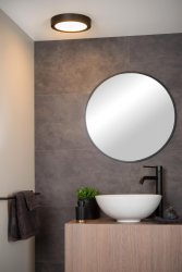 Brice-Led Ø24 Svart baderomslampe Fra Lucide - Hver modell i Brice LED-serien (rund eller firkantet) er utstyrt med kvalitets-LED fra den kjente produsenten Epistar, som gir høy lysstyrke og jevn, varmhvit lysfordeling.