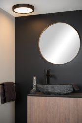 Brice-Led Ø30 Svart baderomslampe Fra Lucide - Hver modell i Brice LED-serien (rund eller firkantet) er utstyrt med kvalitets-LED fra den kjente produsenten Epistar, som gir høy lysstyrke og jevn fordeling av et varmt hvitt lys.