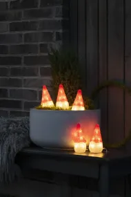 Nisser I Akryl RØD Fra Konstsmide - Settet består av 5 figurer med totalt 40 varmhvite LED-lys som sprer en myk og innbydende glød.