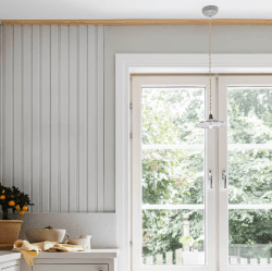 Gustav Ø20 Grå vinduslampe Fra Strömshaga - En elegant taklampe som er liten og s&oslash;t og passer fint b&aring;de over kj&oslash;kkenbordet, i et vindu eller p&aring; soverommet.