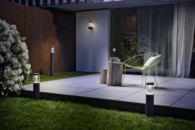 Lantern Modern Mørk grå utendørslampe Fra Osram - Lantern&nbsp;Modern &auml;r en modern och stilfull fasadlampa som ger b&aring;de funktion och elegans till din entr&eacute; eller uteplats.