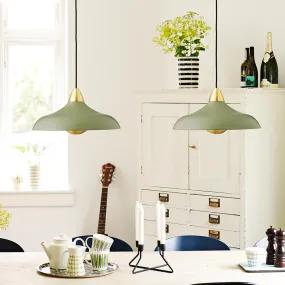 Urban Wide Ø36 Olivengrønn Taklampe Fra Superliving - Perfekt for å gi hjemmet ditt et moderne preg med elementer av tidløs eleganse.