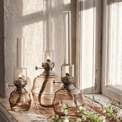 Kerosene Lamp Majken Big Grå Fra Strömshaga - Brennere i klart glass og brennere i nikkel.
