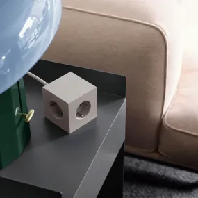 Square 1 with 30W Dual USBC & Magnetic base, 3m Sand Fra Avolt - Styreskinne fra Avolt med et stilig design med lang PVC-ledning, en kube laget av resirkulert plast og en magnetisk plate i bunnen slik at den kan henges p&aring; veggen.