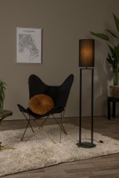 Herman Svart gulvlampe Fra Lucide - Forbered deg på en avslappende kveld hjemme, enten det er med partneren, familien, venner eller andre nære og kjære.