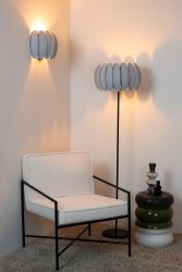Spencer 24cm Grå vegglampe Fra Lucide - Et snev av retro møter naturlig eleganse og skaper et overraskende fokuspunkt.