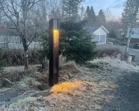 Trius 100cm Antrasitt pullerter Fra Westal - Som tilbehør finnes det jordankere for innstøping eller fundamentadaptere for montering i 108mm fundamenter.