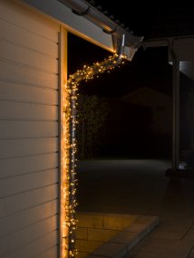 Lysslynge 300 LED amber 35m Grønn Fra Konstsmide - Denne lyslenken med 300 små LED-lys sprer en varm og koselig glød med en fargetemperatur på omtrent 2000 K.
