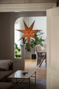Papirstjerne Ø78 Natur Fra Konstsmide - Vakre papirstjerner i naturlig farge, 78 cm i diameter &ndash; en stilig juledekorasjon med et rustikk preg.