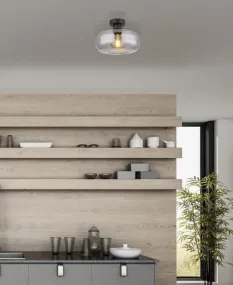 Giuseppe Ø28 Røykfarget plafond Fra Globo Lighting - Lampan &auml;r tillverkad av mattsvart metall och &auml;r smyckad med en vackert formad glaskupa i r&ouml;kf&auml;rgat glas.