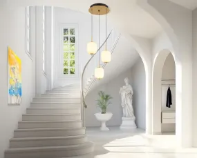 Ewald Ø38 Messing Taklampe Fra Globo Lighting - &nbsp;Lampan &auml;r tillverkad av en exklusiv kombination av m&auml;ssing, mattsvart metall och opalglas, vilket ger en sofistikerad och harmonisk k&auml;nsla.