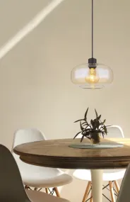 Giuseppe Ø28 Rav Taklampe Fra Globo Lighting - Lampan &auml;r tillverkad av svart metall och har en vackert formad b&auml;rnstensf&auml;rgad glassk&auml;rm.