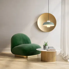 Lowe Ø38 Grønn Taklampe Fra Globo Lighting - Den runda sk&auml;rmen i matt gr&ouml;nf&auml;rgad metall ger ett elegant och tidl&ouml;st uttryck, medan den cylinderformade sk&auml;rmen i opalglas sprider ett mjukt och behagligt ljus.