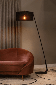 Kelso Svart gulvlampe Fra Lucide - Med en høyde på 180 cm og en elegant lampeskjerm i lin, gir denne lampen et fint preg til hjemmet ditt.