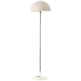 Lillian Beige gulvlampe Fra Brilliant - Med sin myke beige nyanse, kromramme og natursteinsbase gir den stil og harmoni til ethvert rom.