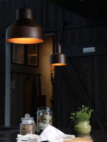 Solo Ø13cm Brun vinduslampe Fra PR Home - Solo er en enkel vinduslampe i metall med minimalistisk design.