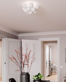 Gross Ø30 Hvit plafond Fra By Rydéns - Gross plafond er en dekorativ taklampe som best&aring;r av 12 klare glasskuler, hver med en diameter p&aring; 8 cm.