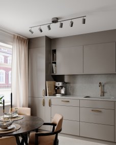 Correct 6 Stålgrå spotlight Fra By Rydéns - Du kan plassere Correct i et hj&oslash;rne, eller et annet sted med enten en bredere eller bredere vinkel.