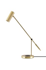 Hubble Read 64cm Børstet messing skrivebordslampe Fra Globen Lighting - Lampen er laget av jern/aluminium, har en berøringsbryter på skjermen og en 200 cm lang tekstilkabel med plugg.