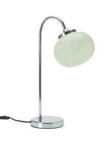 Elsy 50cm Grønn Fra PR Home - Den h&aring;ndlagde glassskjermen i en myk salviegr&oslash;nn farge gir hver lampe en unik karakter, mens de forkrommede metalldetaljene skaper en stilig og tidl&oslash;s helhet.