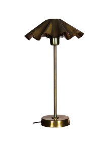 Aira 46cm Messing bordlampe Fra PR Home - Overflaten skimrer i nyanser av bl&aring;tt, gr&oslash;nt og kobber, noe som skaper en livlig effekt som gj&oslash;r hvert m&oslash;bel unikt.