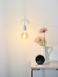 Scott 20cm Hvit vegglampe Fra Lucide - Spesielt hvis du kombinerer flere modeller på rad, kanskje for å gi hallen en ekstra atmosfære.
