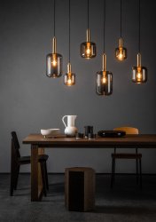 Joanet 132cm Røykfarget Taklampe Fra Lucide - Glass og messing av høy kvalitet er den perfekte formelen for stilig design, og Joanet-pendellampen har virkelig vært en pioner.
