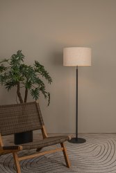 Maya Krem gulvlampe Fra Lucide - Med en h&oslash;yde p&aring; 150 centimeter og en diameter p&aring; P&aring; 45 centimeter er Maya perfekt som leselampe ved siden av sofaen eller som ekstra lyskilde i hallen.
