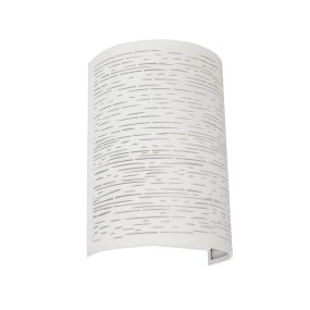 Candy 22cm Hvit vegglampe Fra Oriva - Lyset som siver gjennom skaper et vakkert skygge- og lysspill, som gir en hyggelig og stemningsfull atmosfære i rommet.