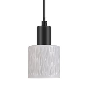 Julia Ø8 Opal Fra Oriva - Med sitt i&oslash;ynefallende design og kompakte st&oslash;rrelse er lampen perfekt for mindre vinduer eller som en beroligende detalj i stuen eller soverommet.