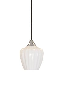 Amalfi Ø14 Hvit vinduslampe Fra PR Home - Amalfi-vinduspendelen har et tidløst og elegant design med en myk form inspirert av snøklokkeblomsten.