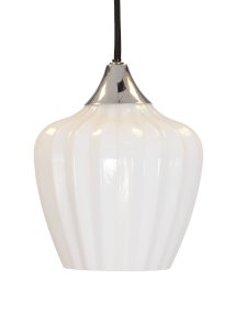 Amalfi Ø25 Hvit Taklampe Fra PR Home - Den vakre formen gjør Amalfi til et elegant blikkfang over for eksempel spisebordet, salongbordet eller på soverommet, og passer inn i både klassiske og moderne miljøer.