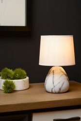 Marmo 25cm Hvit bordlampe Fra Lucide - Til tross for sin beskjedne st&oslash;rrelse p&aring; 26 cm i h&oslash;yden og en bredde p&aring; 16 cm gir Marmo en f&oslash;lelse av storhet til hjemmet ditt.