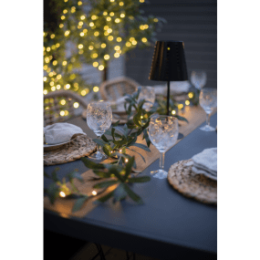 Lyslenke Olivec 1,8m Grønn Fra Star Trading - Gir en behagelig, varm hvit gl&oslash;d og er egnet som dekorasjon b&aring;de innend&oslash;rs og utend&oslash;rs.