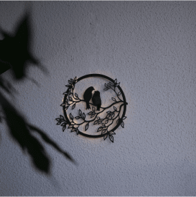 Love Birds Svart solcellelampe Fra Star Trading - Soldrevet dekorasjon for veggmontering av metall.