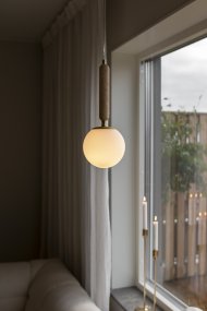 Torrano Ø15 Beige travertin vinduslampe Fra Globen Lighting - Stein er et naturlig materiale, fargen og nyansene på marmoreringen varierer og skaper et unikt mønster for hvert møbel.