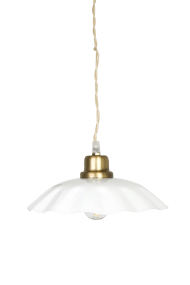 Diana Ø23 Hvit Taklampe Fra Strömshaga - Den hvite metallskjermen har en mykt buet kant som gir lampen en dekorativ karakter, mens detaljene i b&oslash;rstet messingfinish skaper en fin kontrast.