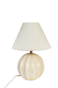 Marit 24cm Beige lampefot Fra Strömshaga - Marit er en elegant lampefot i beige glass med en mykt avrundet form og dekorative detaljer som gir den et klassisk uttrykk.