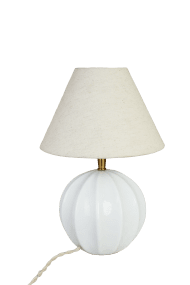 Marit 24cm Hvit lampefot Fra Strömshaga - Marit er en elegant lampefot i hvitt opalglass med en mykt avrundet form og dekorative detaljer som gir den et klassisk uttrykk.