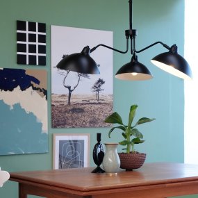 Futura Ø95 Matt svart Taklampe Fra Dyberg Larsen - Passer både til klassisk og moderne interiør, og forsterker stemningen i stuen, spisestuen eller soverommet.