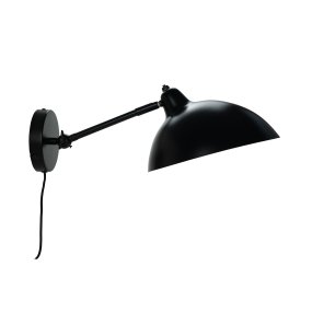 Futura 43cm Svart vegglampe Fra Dyberg Larsen - Futura passer perfekt som leselampe på soverommet og stuen med sin vinklede skjerm eller på; andre steder som trenger stilig belysning.