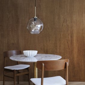 Loop Ø25 Messing Taklampe Fra Dyberg Larsen - Loop pendel er en elegant og stilig taklampe som tilfører en herlig atmosfære til hjemmet.