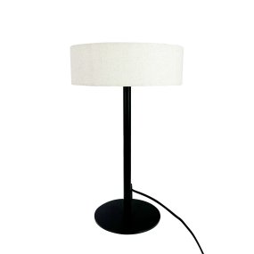 Calix 40cm Svart bordlampe Fra Dyberg Larsen - Den stabile basen og den enkle formen gjør den enkel å plassere i ulike miljøer, samtidig som den bidrar med fyldig stemningsbelysning og et elegant designelement.